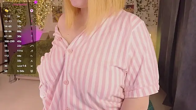 Snapshot of Aki_nohana chatting on 10-30-25, 12:28 Aki nohana online show from 10-30-25, 12:28