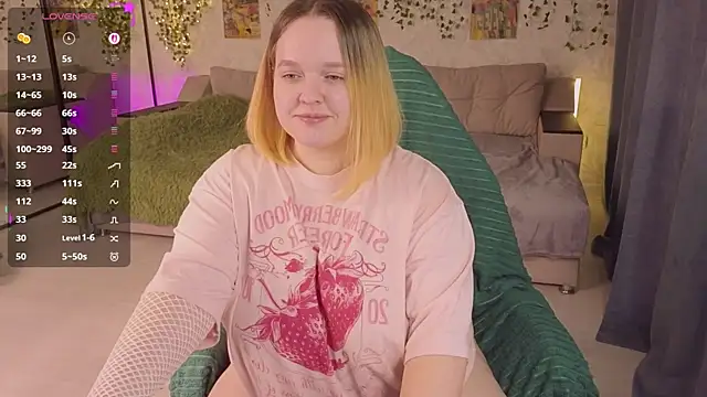 Snapshot of Aki_nohana chatting on 10-31-25, 12:39 Aki nohana online show from 10-31-25, 12:39