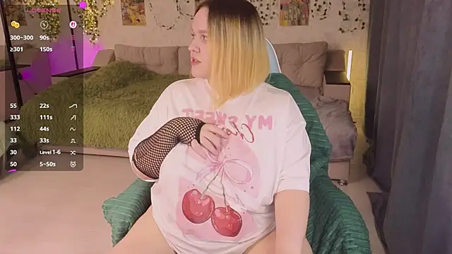 Snapshot of Aki_nohana chatting on 11-03-25, 11:00 Aki nohana online show from 11-03-25, 11:00