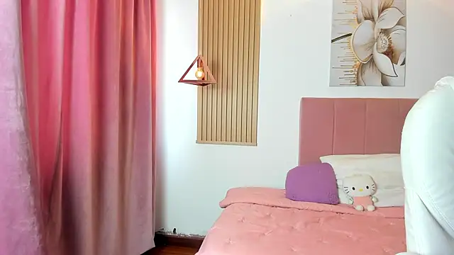 KoraRousee online show from 10-20-25, 01:22