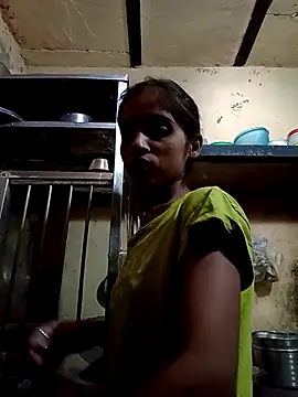 Snapshot of Saloni-Gupta chatting on 09-23-25, 04:37 Saloni-Gupta online show from 09-23-25, 04:37