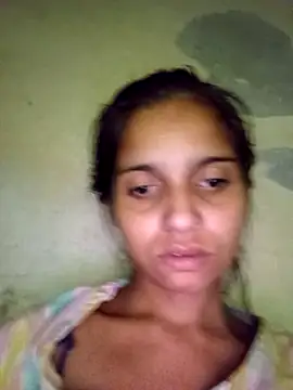 Snapshot of Saloni-Gupta chatting on 10-17-25, 07:49 Saloni-Gupta online show from 10-17-25, 07:49