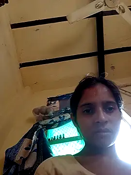 Snapshot of Saloni-Gupta chatting on 10-19-25, 07:09 Saloni-Gupta online show from 10-19-25, 07:09