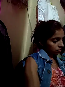 Snapshot of Saloni-Gupta chatting on 10-19-25, 07:14 Saloni-Gupta online show from 10-19-25, 07:14