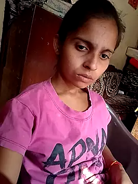 Snapshot of Saloni-Gupta chatting on 10-21-25, 08:59 Saloni-Gupta online show from 10-21-25, 08:59