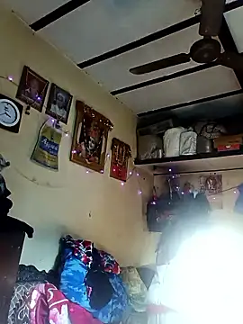 Snapshot of Saloni-Gupta chatting on 01-12-26, 10:09 Saloni-Gupta online show from 01-12-26, 10:09