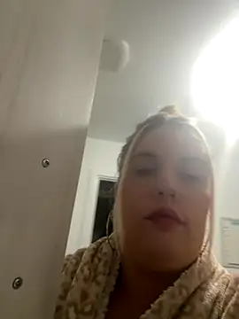Snapshot of curvymilf2000 chatting on 10-05-25, 07:34 curvymilf2000 online show from 10-05-25, 07:34