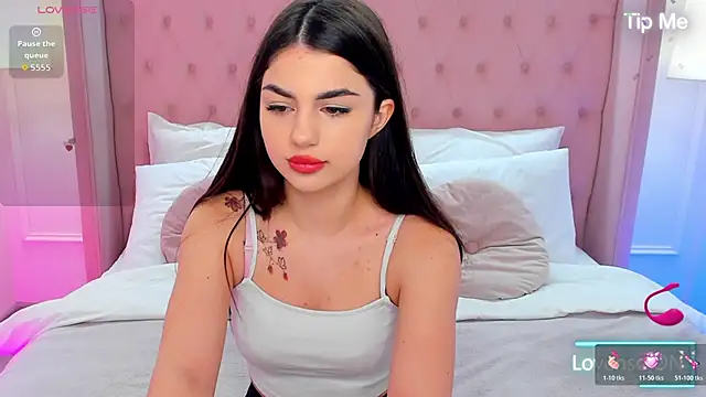 Snapshot of HelenTiny chatting on 11-26-25, 01:34 HelenTiny online show from 11-26-25, 01:34