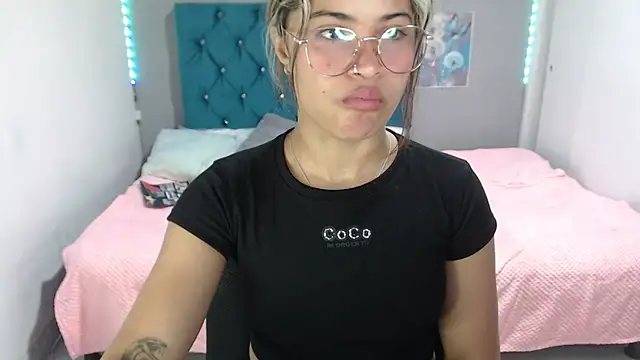 Snapshot of mia_sexgirl chatting on 06-19-26, 12:42 mia sexgirl online show from 06-19-26, 12:42