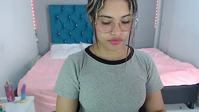 Snapshot of mia_sexgirl chatting on 07-01-26, 02:29 mia sexgirl online show from 07-01-26, 02:29