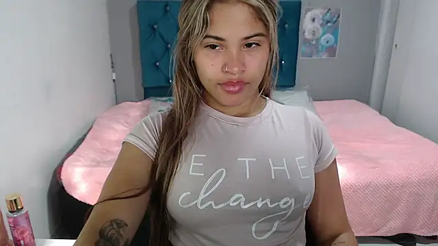 Snapshot of mia_sexgirl chatting on 07-15-26, 12:21 mia sexgirl online show from 07-15-26, 12:21