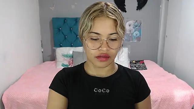 Snapshot of mia_sexgirl chatting on 07-23-26, 12:25 mia sexgirl online show from 07-23-26, 12:25