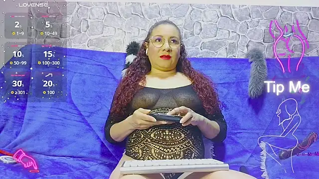 Snapshot of zamy_x chatting on 10-24-25, 02:41 zamy x online show from 10-24-25, 02:41