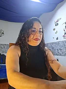 Snapshot of zamy_x chatting on 02-15-26, 05:26 zamy x online show from 02-15-26, 05:26