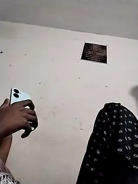 Snapshot of Rapunzal chatting on 10-23-25, 07:56 Rapunzal online show from 10-23-25, 07:56