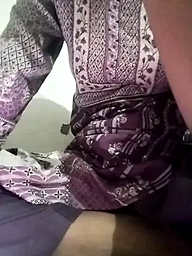 Snapshot of Rapunzal chatting on 11-12-25, 05:13 Rapunzal online show from 11-12-25, 05:13