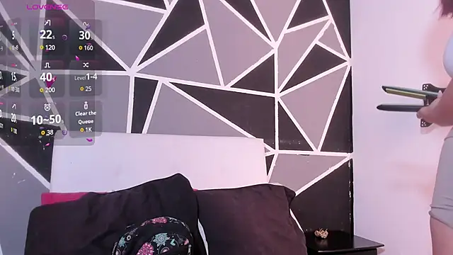 Snapshot of Victoriaa_Zans chatting on 10-12-25, 06:34 Victoriaa Zans online show from 10-12-25, 06:34