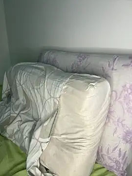 Snapshot of becmz chatting on 06-16-26, 08:44 becmz online show from 06-16-26, 08:44