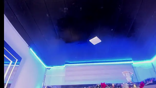 Snapshot of abbiecollins_js chatting on 12-23-25, 04:10 abbiecollins js online show from 12-23-25, 04:10