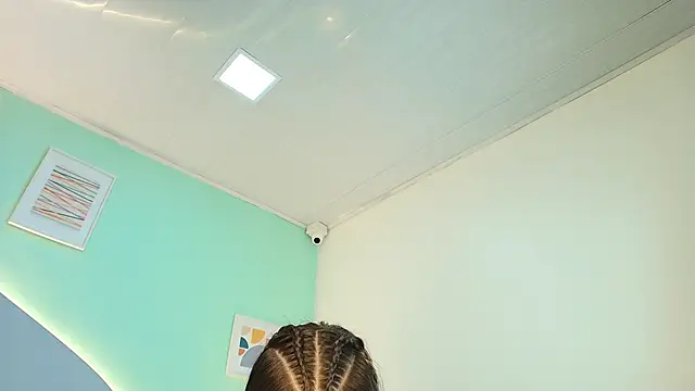 Snapshot of Alistoker chatting on 12-14-25, 10:42 Alistoker online show from 12-14-25, 10:42