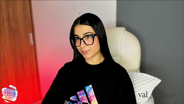 Snapshot of val_varago chatting on 09-20-25, 04:24 val varago online show from 09-20-25, 04:24