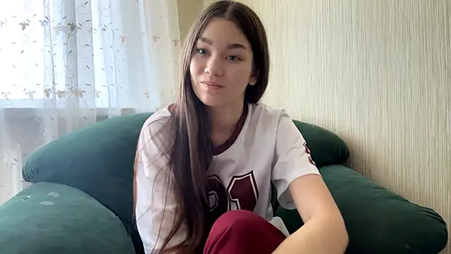 Snapshot of Cuteviola chatting on 10-21-25, 03:29 Cuteviola online show from 10-21-25, 03:29