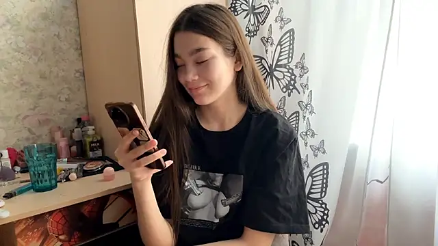 Snapshot of Cuteviola chatting on 02-25-26, 01:48 Cuteviola online show from 02-25-26, 01:48