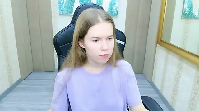 Snapshot of Alida_Brice chatting on 11-13-25, 06:12 Alida Brice online show from 11-13-25, 06:12