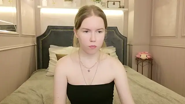 Snapshot of Alida_Brice chatting on 11-20-25, 05:40 Alida Brice online show from 11-20-25, 05:40