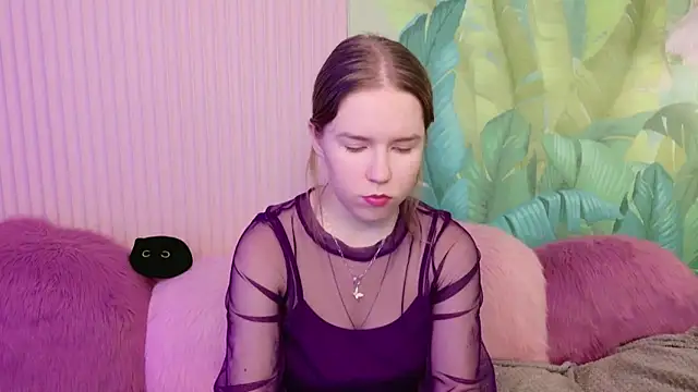 Snapshot of Alida_Brice chatting on 11-21-25, 05:50 Alida Brice online show from 11-21-25, 05:50