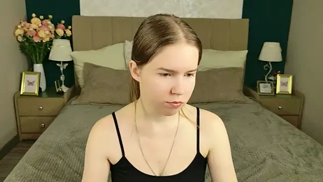 Snapshot of Alida_Brice chatting on 11-23-25, 05:51 Alida Brice online show from 11-23-25, 05:51