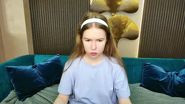 Snapshot of Alida_Brice chatting on 11-25-25, 05:29 Alida Brice online show from 11-25-25, 05:29