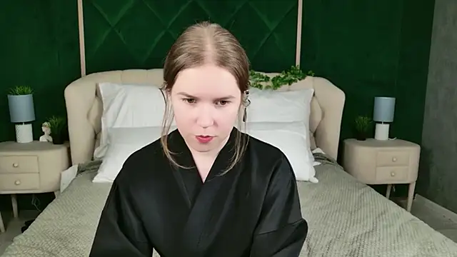 Snapshot of Alida_Brice chatting on 12-04-25, 03:32 Alida Brice online show from 12-04-25, 03:32