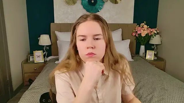 Snapshot of Alida_Brice chatting on 12-19-25, 05:58 Alida Brice online show from 12-19-25, 05:58