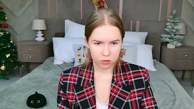 Snapshot of Alida_Brice chatting on 12-23-25, 05:38 Alida Brice online show from 12-23-25, 05:38