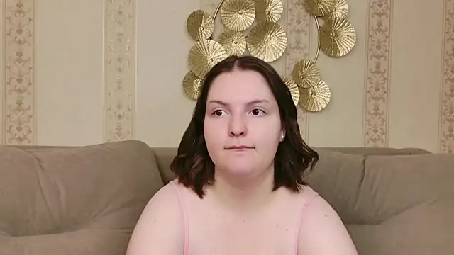 Snapshot of Vanessa_Rise chatting on 10-17-25, 05:43 Vanessa Rise online show from 10-17-25, 05:43