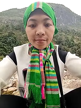 Snapshot of -Miu-98 chatting on 12-17-25, 02:39 -Miu-98 online show from 12-17-25, 02:39