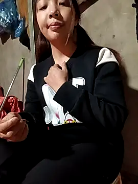 Snapshot of -Miu-98 chatting on 12-19-25, 12:01 -Miu-98 online show from 12-19-25, 12:01