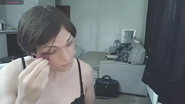 EnbyGamerChick online show from 09-26-25, 05:28