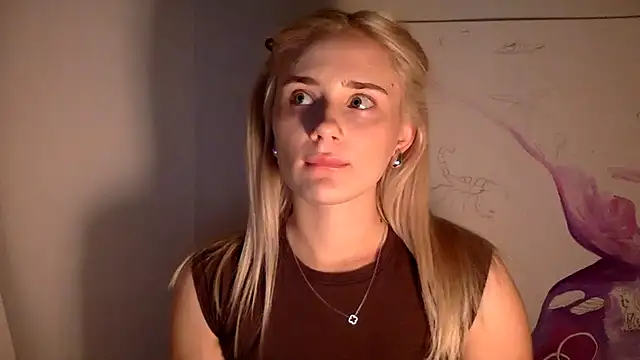 Snapshot of Rosvann chatting on 11-06-25, 06:42 Rosvann online show from 11-06-25, 06:42