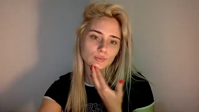 Snapshot of Rosvann chatting on 11-16-25, 05:18 Rosvann online show from 11-16-25, 05:18