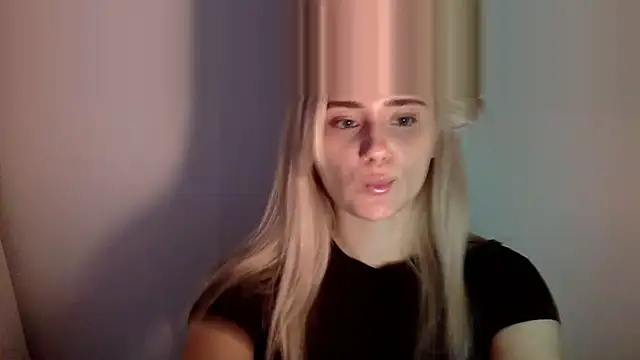 Snapshot of Rosvann chatting on 11-17-25, 03:51 Rosvann online show from 11-17-25, 03:51