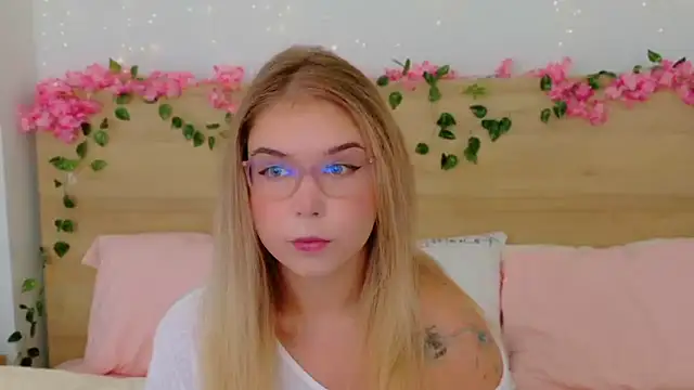 Lilith Bonheur online show from 11-20-25, 02:01