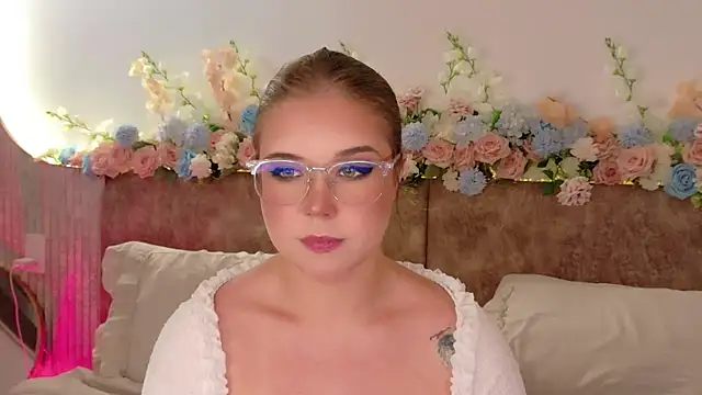 Lilith Bonheur online show from 04-25-26, 11:13
