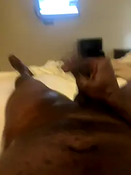 Snapshot of 1HOEBOSS chatting on 10-28-25, 10:19 1HOEBOSS online show from 10-28-25, 10:19