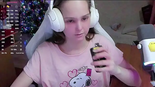 Snapshot of SharybbFace chatting on 12-18-25, 03:07 SharybbFace online show from 12-18-25, 03:07