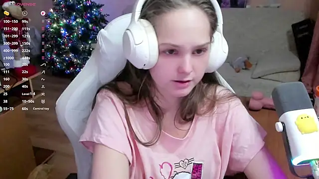 Snapshot of SharybbFace chatting on 12-20-25, 07:10 SharybbFace online show from 12-20-25, 07:10