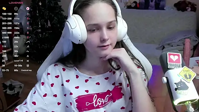 Snapshot of SharybbFace chatting on 01-10-26, 03:03 SharybbFace online show from 01-10-26, 03:03