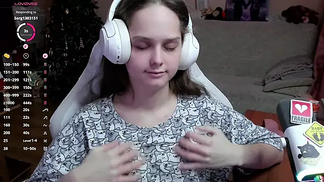 Snapshot of SharybbFace chatting on 01-12-26, 03:06 SharybbFace online show from 01-12-26, 03:06