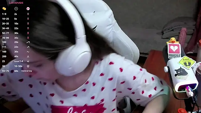 Snapshot of SharybbFace chatting on 01-13-26, 03:06 SharybbFace online show from 01-13-26, 03:06